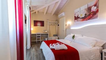 Kamar Double atau Twin, teras | Brankas, meja kerja, kedap suara, dan Wi-Fi gratis