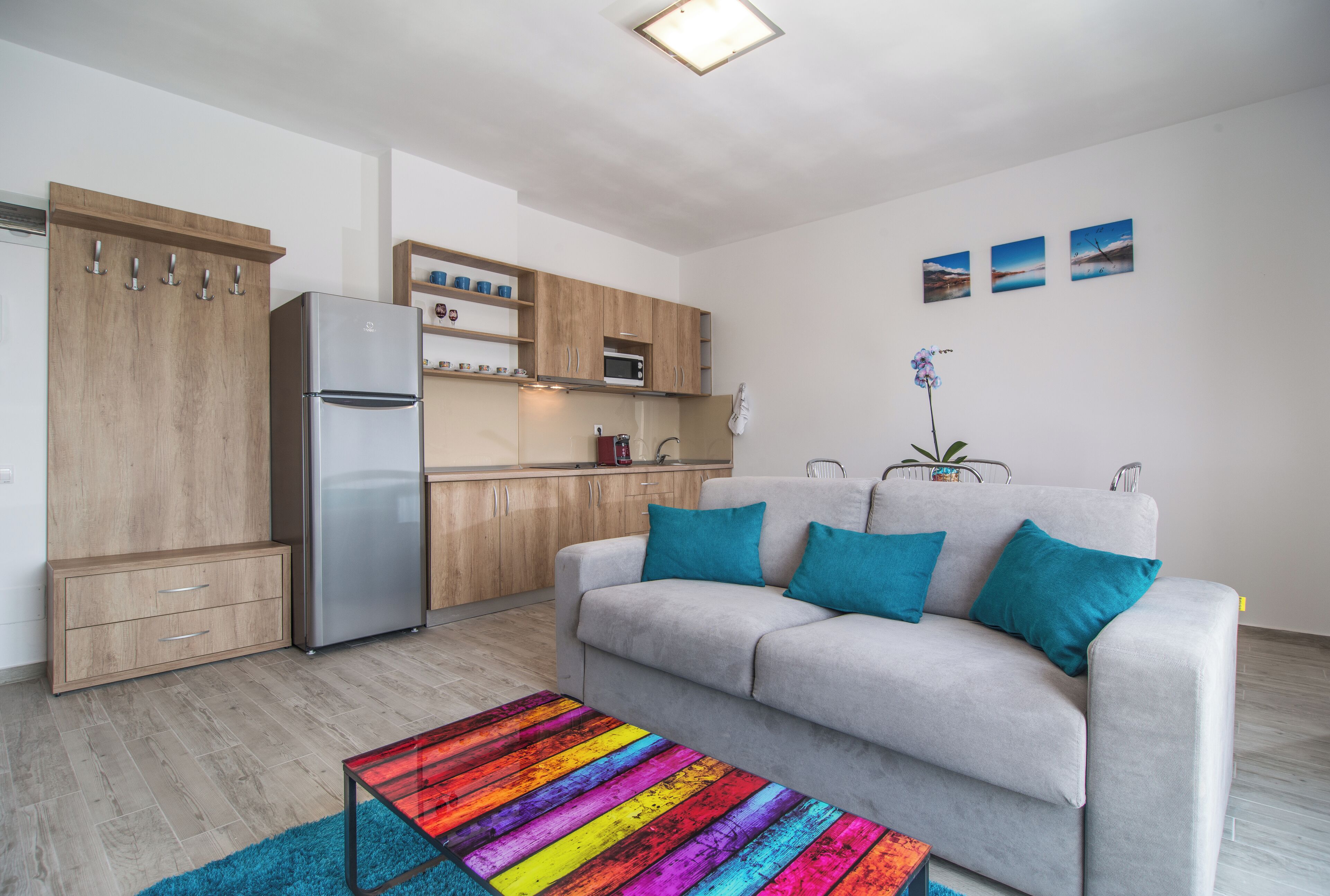 city apartment, 1 bedroom | living area | 80-cm lcd tv with cable channels, tv