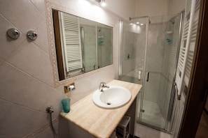 Standard Double or Twin Room, 1 Bedroom | Bathroom | Shower, free toiletries, hair dryer, towels