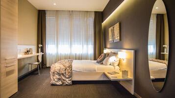 Royal Suite, Non Smoking, City View | 1 bedroom, premium bedding, minibar, in-room safe
