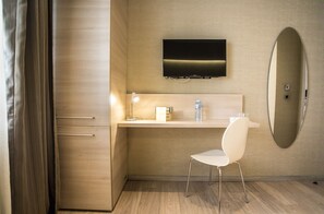 Premium bedding, minibar, in-room safe, desk - Prince Hall Palace (Belgrade)