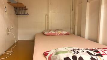 xxxShared Dormitory, Mixed Dorm | WiFi (free), bed sheets