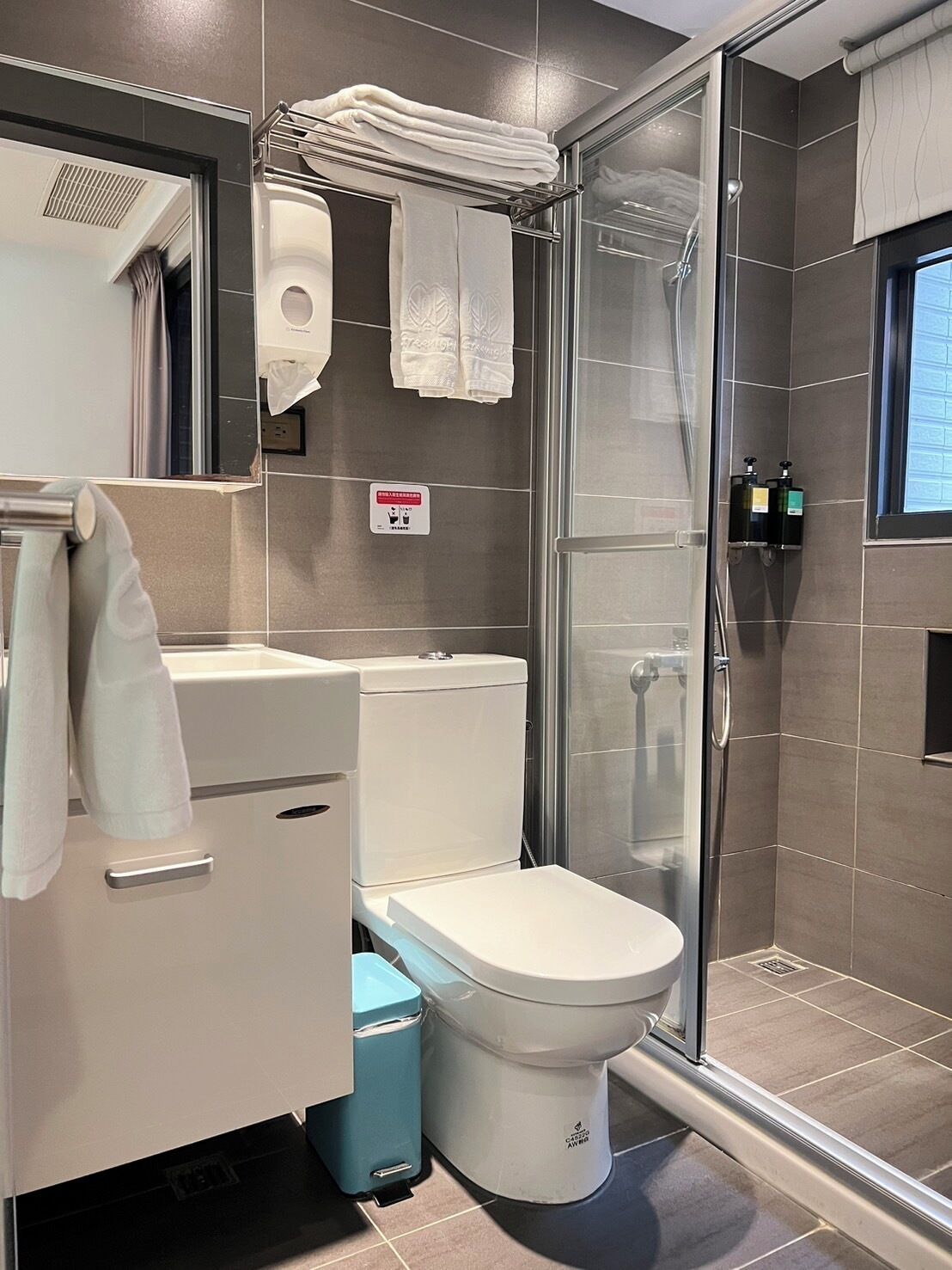 deluxe double or twin room, 1 bedroom | bathroom | shower, rainfall showerhead, free toiletries, hair dryer