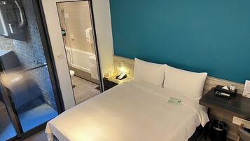 Elite Double Room, 1 Bedroom | Premium bedding, down comforters, pillowtop beds, desk