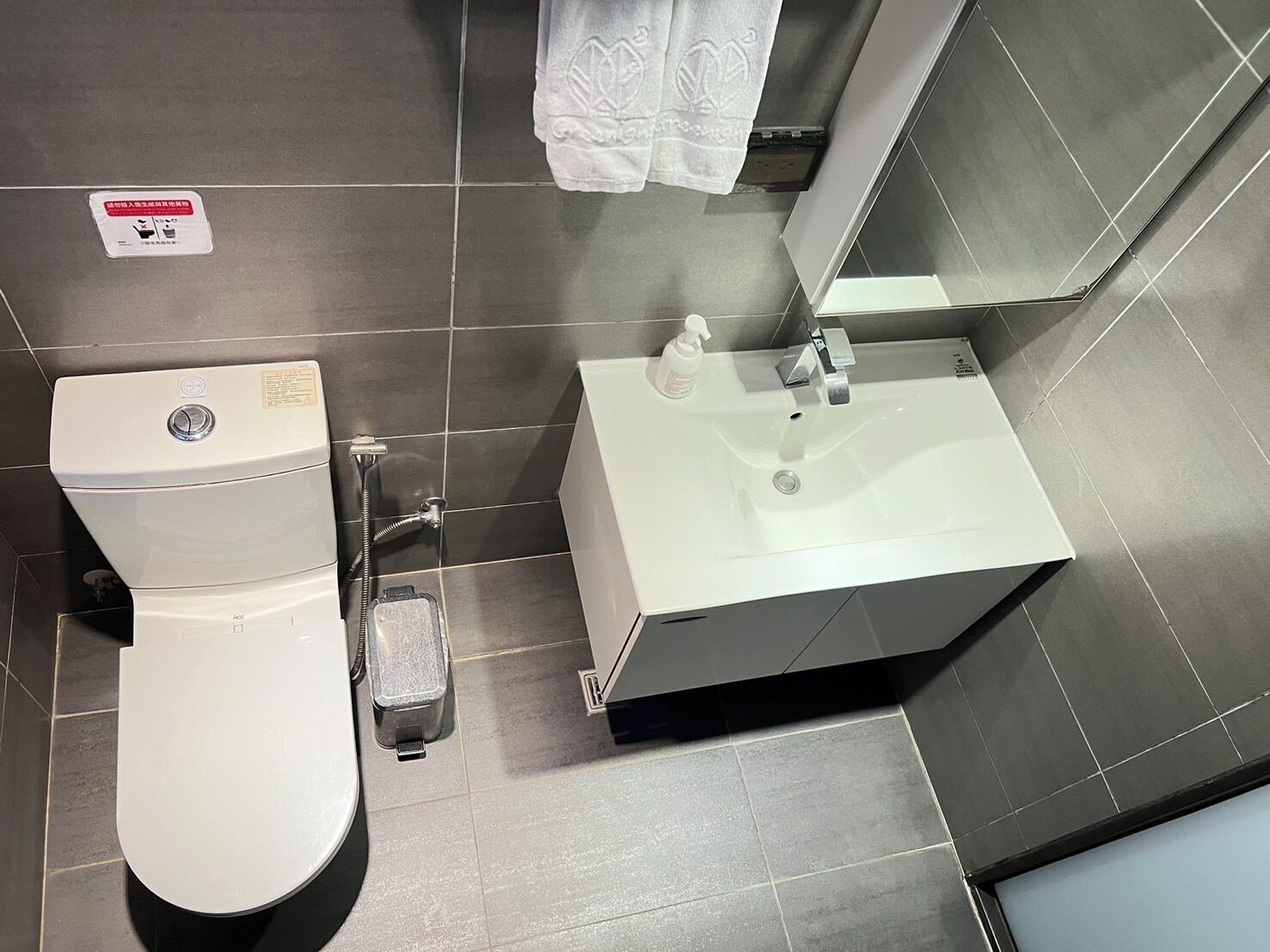 elite double room, 1 bedroom | bathroom | shower, rainfall showerhead, free toiletries, hair dryer