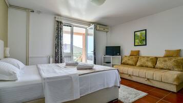 Studiosvit - balkong - havsutsikt | 1 sovrum och sängtillbehör av högsta kvalitet