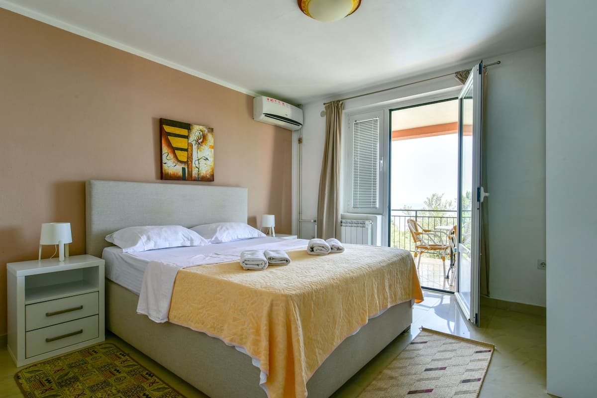 Studio, Balcony, Partial Sea View