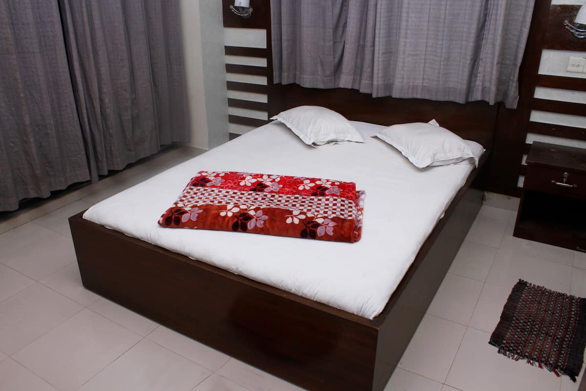 Desk, bed sheets
