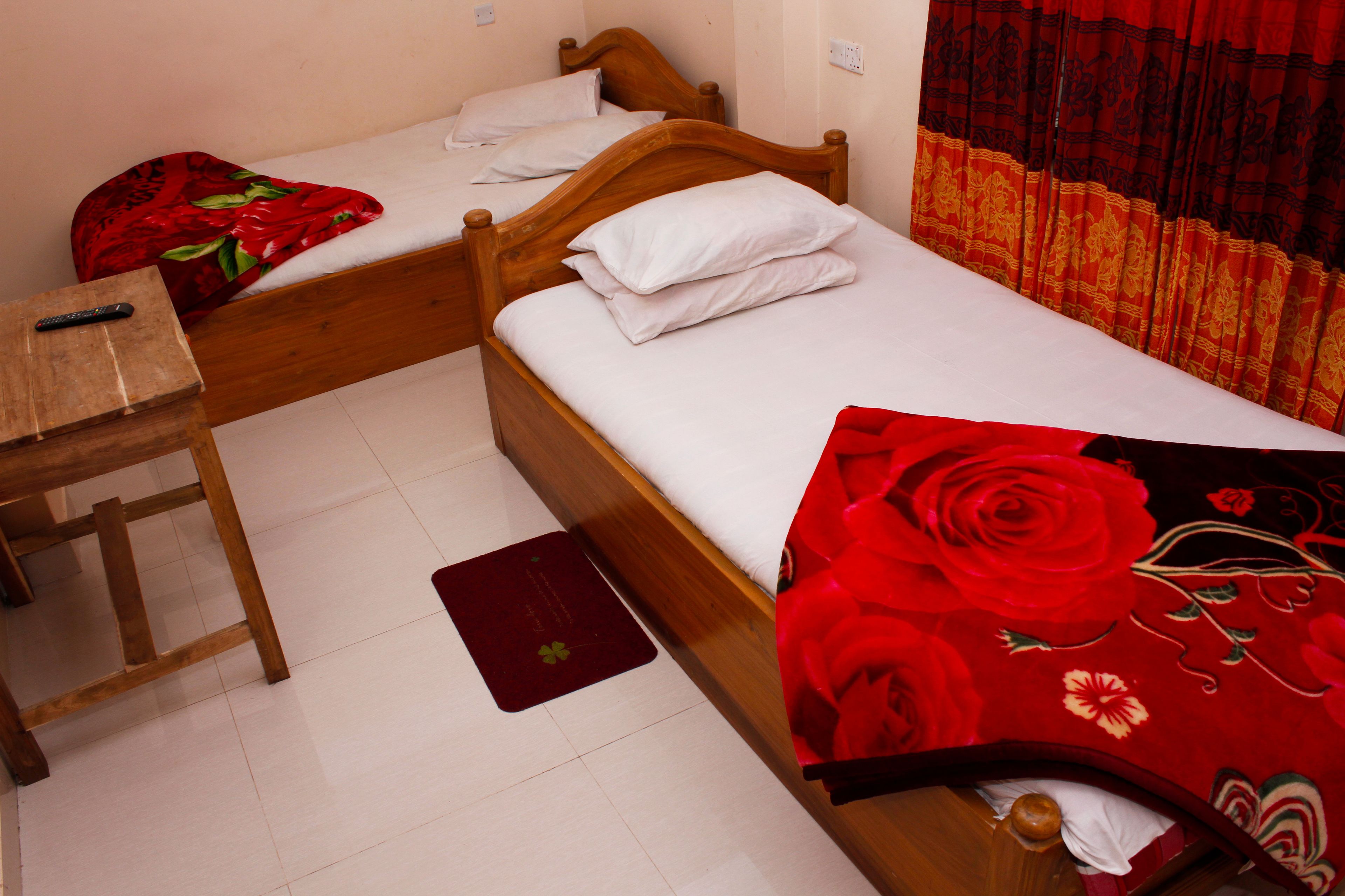 Chambre Deluxe | Bureau, lits pliants/supplémentaires