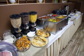 Daily continental breakfast for a fee - Arbat Inn (Moscow)