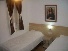 Caja de seguridad en la habitación, escritorio y wifi gratis 