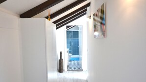 Departamento familiar, 3 habitaciones | Área de sala de estar | Televisión de pantalla plana 