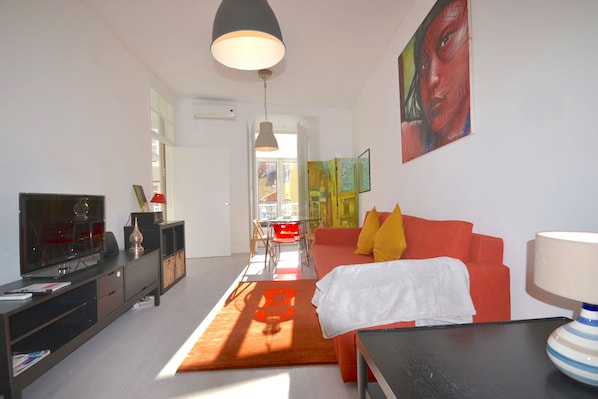 Apartament, 1 dormitori | Sala d'estar | Televisor de pantalla plana 