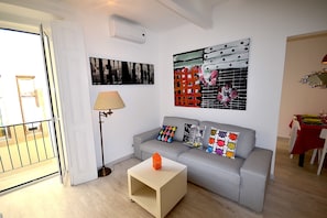 Family Apartment, 3 Bedrooms | Living room | Flat-screen TV - Try Lisbon - Alcântara (Lisbon)