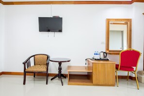 Stardard Twin Room | Escritorio, camas supletorias, wifi gratis