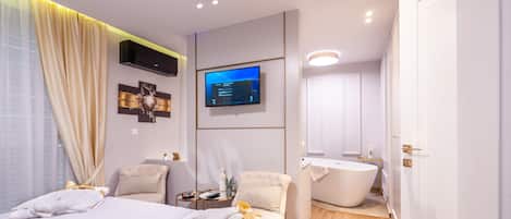 Deluxe-værelse - 1 soveværelse - privat badeværelse | Premium-sengetøj, senge med madrasser af memory foam, minibar