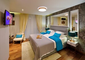A modern bedroom with a large bed, bedside tables, a TV, and a mirror. - Luxury Rooms Kadena (Zadar)