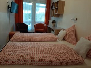 Standard Double Room, Non Smoking | Premium bedding, soundproofing, free WiFi, bed sheets - Pension Mark (Hoyerswerda)