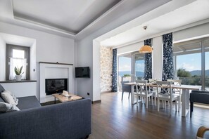 Flat-screen TV - White Villas (Kefalonia)