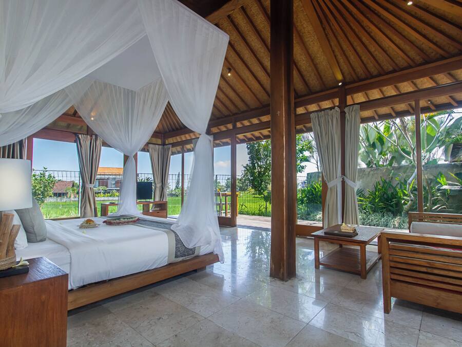 Vila luxo | Roupas de cama premium, frigobar, cofres nos quartos, escrivaninha