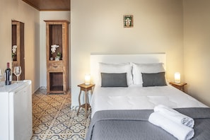 Standard Double Room | Minibar, iron/ironing board, free WiFi, bed sheets - Pousada Makutta (Ouro Preto)