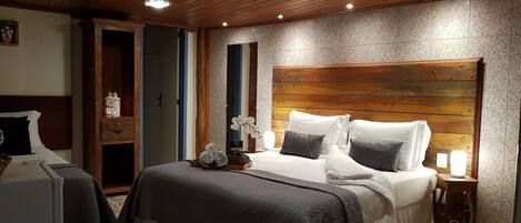 基础三人房 | 迷你吧、熨斗/熨板、免费 WiFi、床单