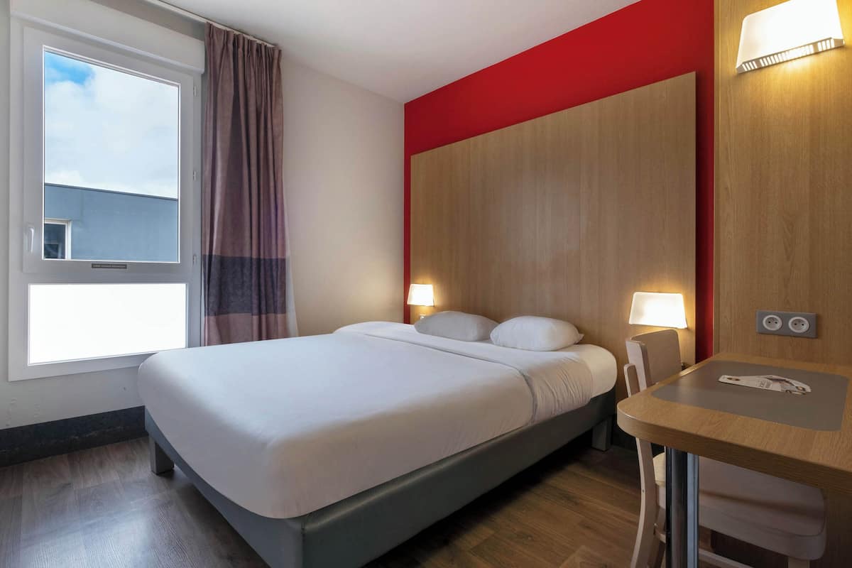 Double Room, Non Smoking | Desk, soundproofing, free WiFi, bed sheets