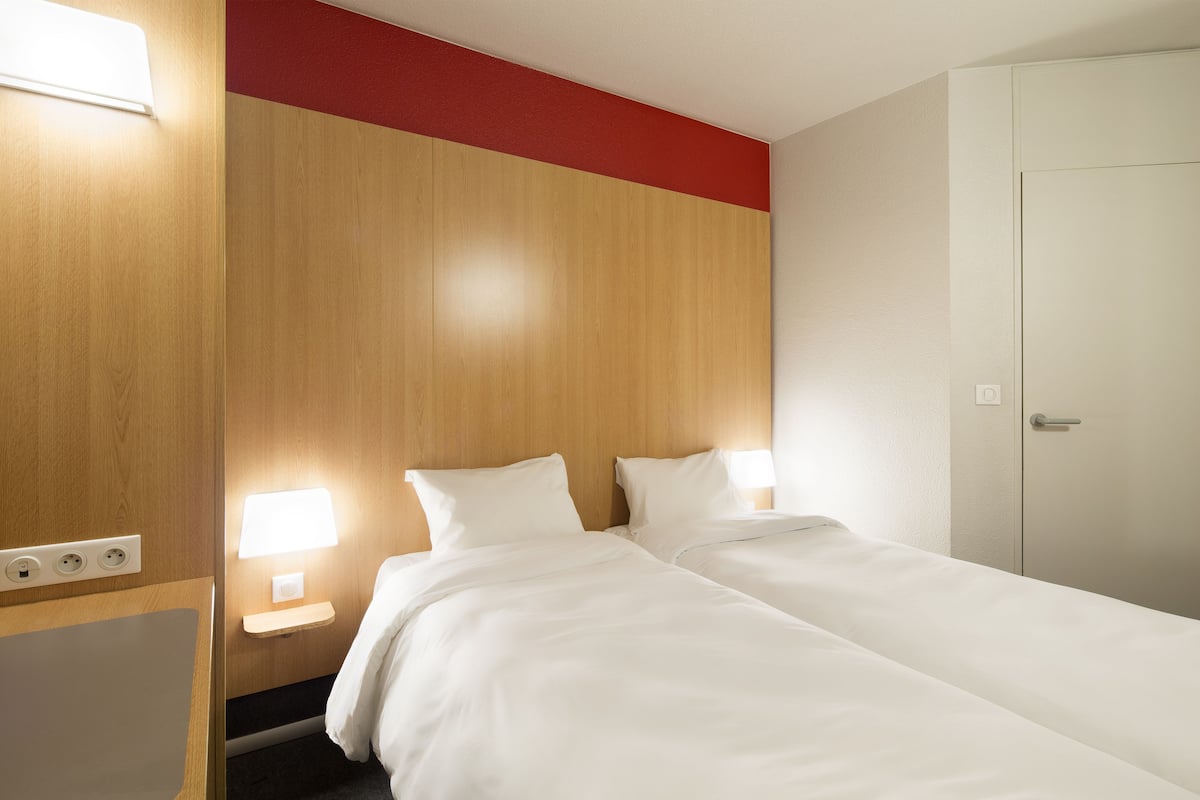 Twin Room, Non Smoking | Desk, soundproofing, free WiFi, bed sheets
