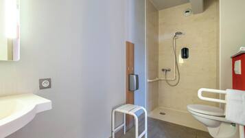 Double Room, Accessible, Non Smoking | Bathroom | Shower, towels