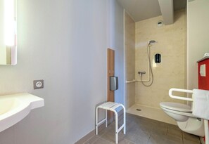 Habitación doble, accesible para personas con discapacidad, no fumadores | Baño | Ducha y toallas