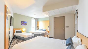 Family Room, Non Smoking | Desk, soundproofing, free WiFi, bed sheets