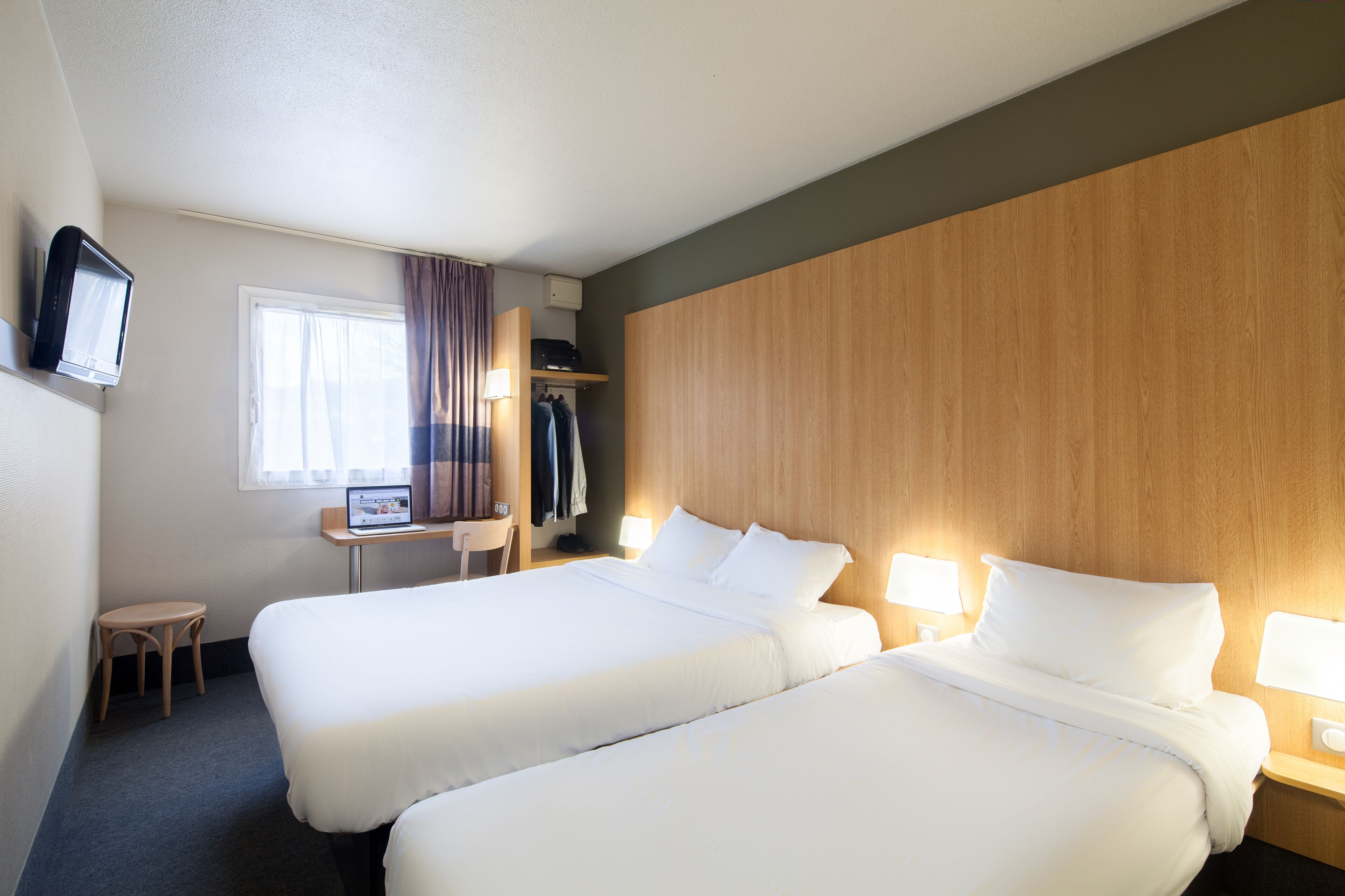 quadruple room, non smoking | 1 bedroom, desk, soundproofing, free wifi