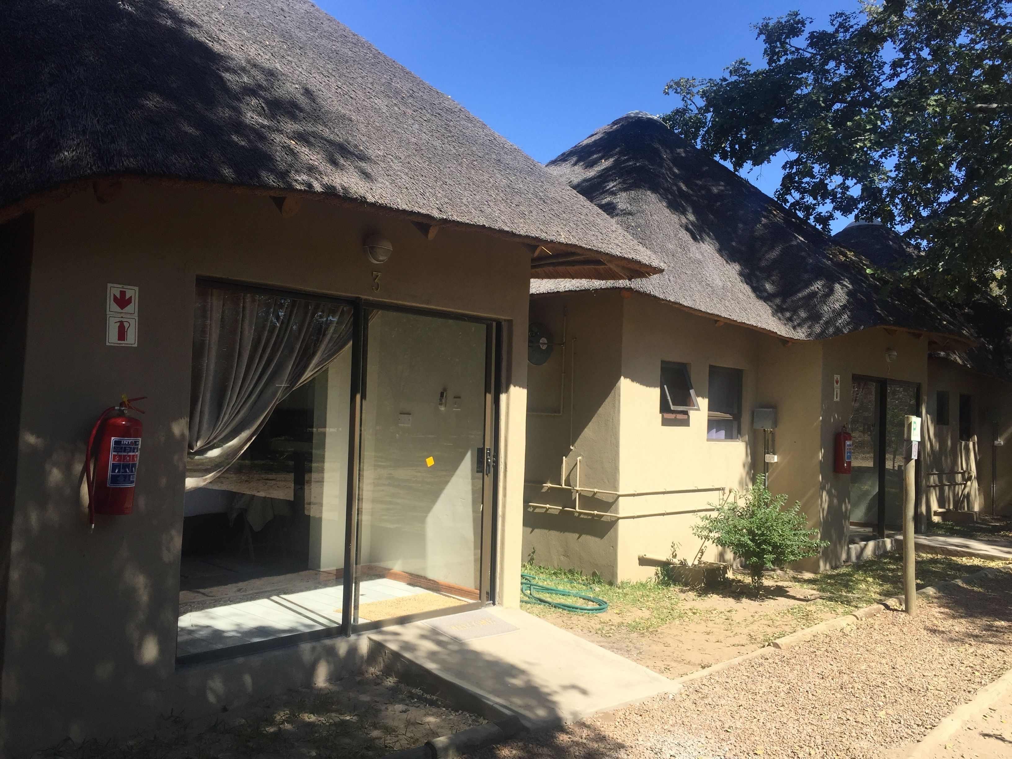 Standard Room, Garden View | Desk, free WiFi