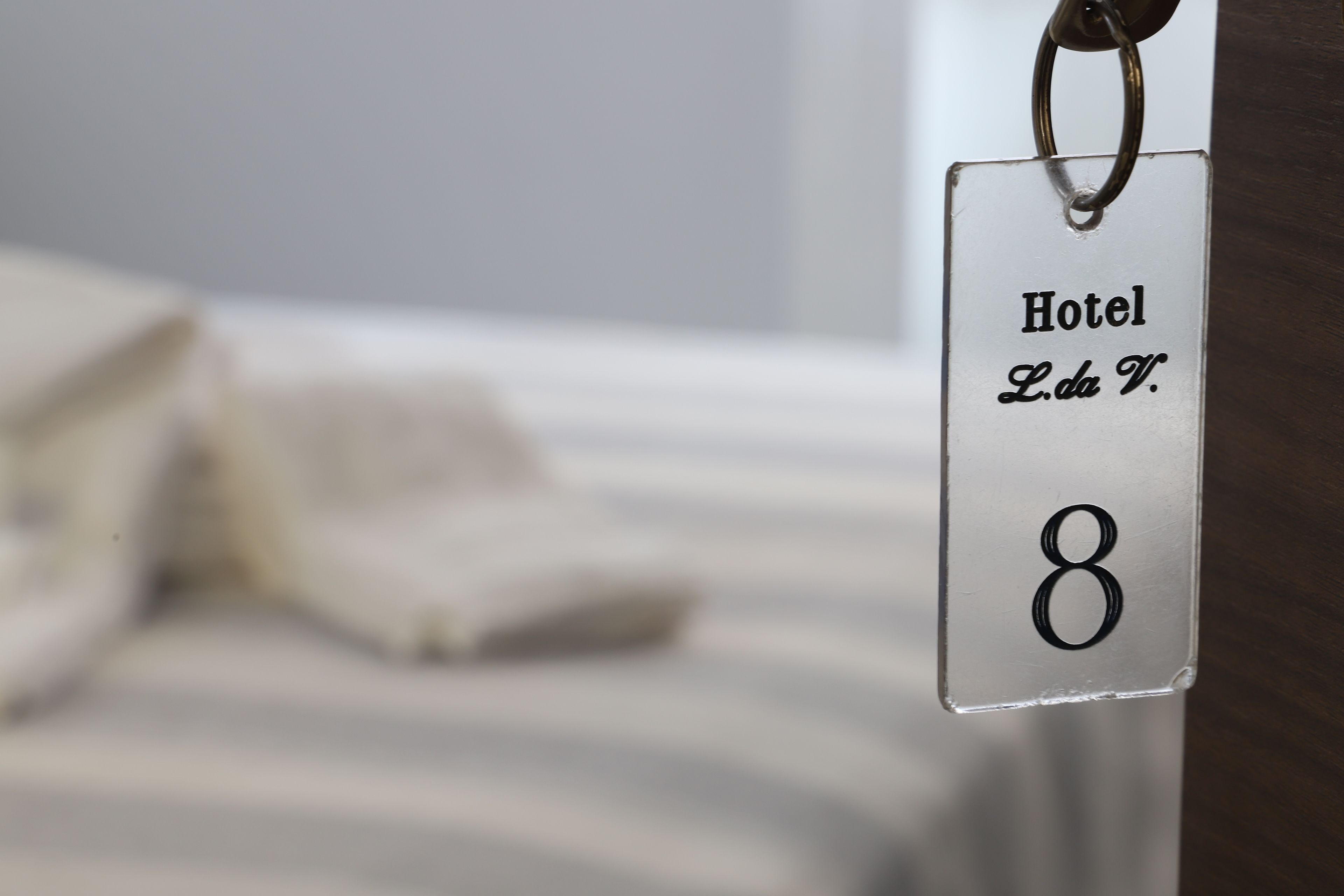 A hotel room sign with the text "Hotel Lda V." and the number "8".