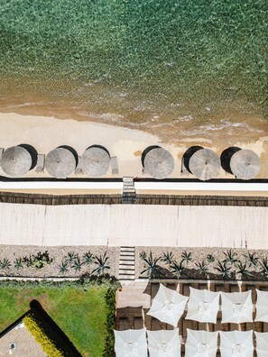 Playa privada, camas de playa gratis, sillas reclinables de playa