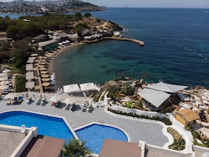 Outdoor pool, pool umbrellas, sun loungers - YAZ Yalikavak (Bodrum)