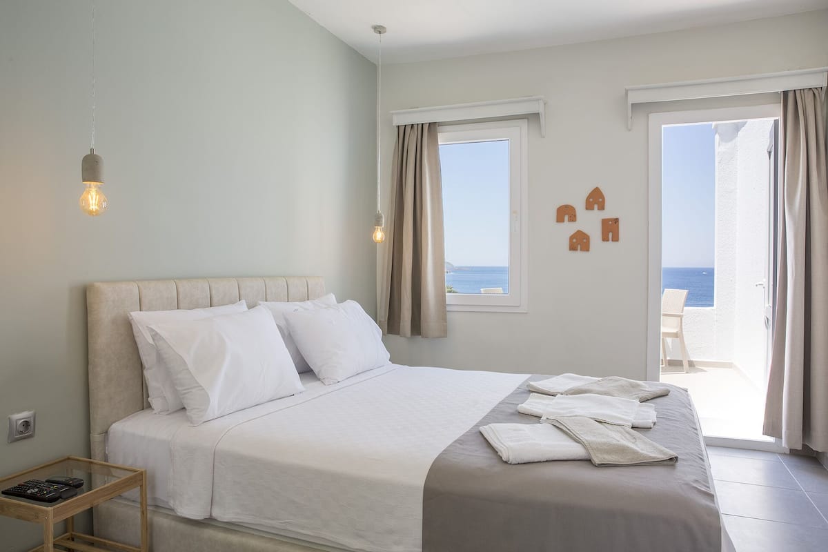 1 bedroom, premium bedding, minibar, in-room safe