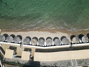 Private beach, free beach cabanas, sun loungers, beach umbrellas - YAZ Yalikavak (Bodrum)