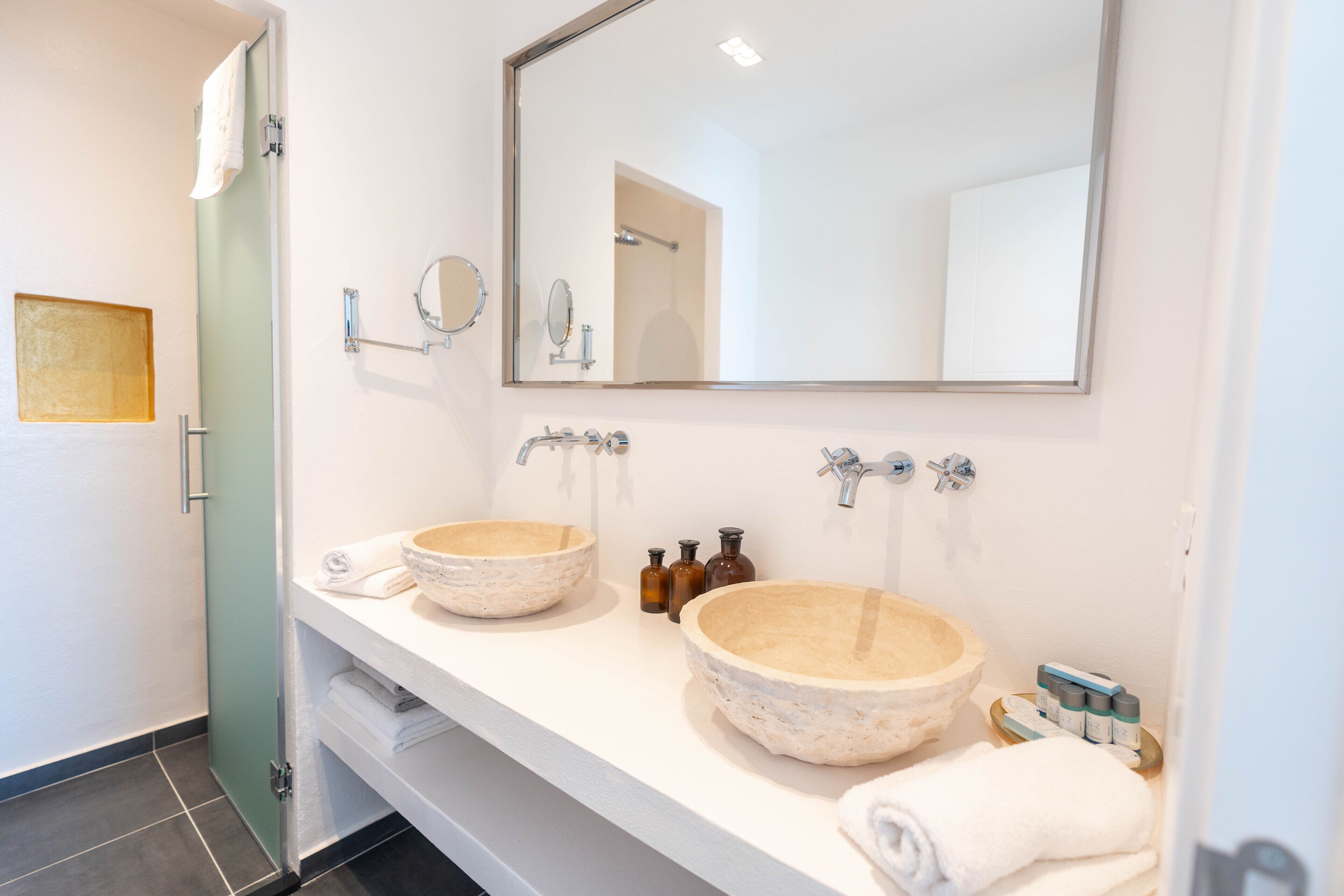 junior studio suite, 1 king bed, balcony, sea view | bathroom | shower, free toiletries, hair dryer, slippers