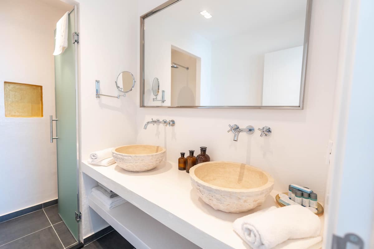 junior studio suite, 1 king bed, balcony, sea view | bathroom | shower, free toiletries, hair dryer, slippers