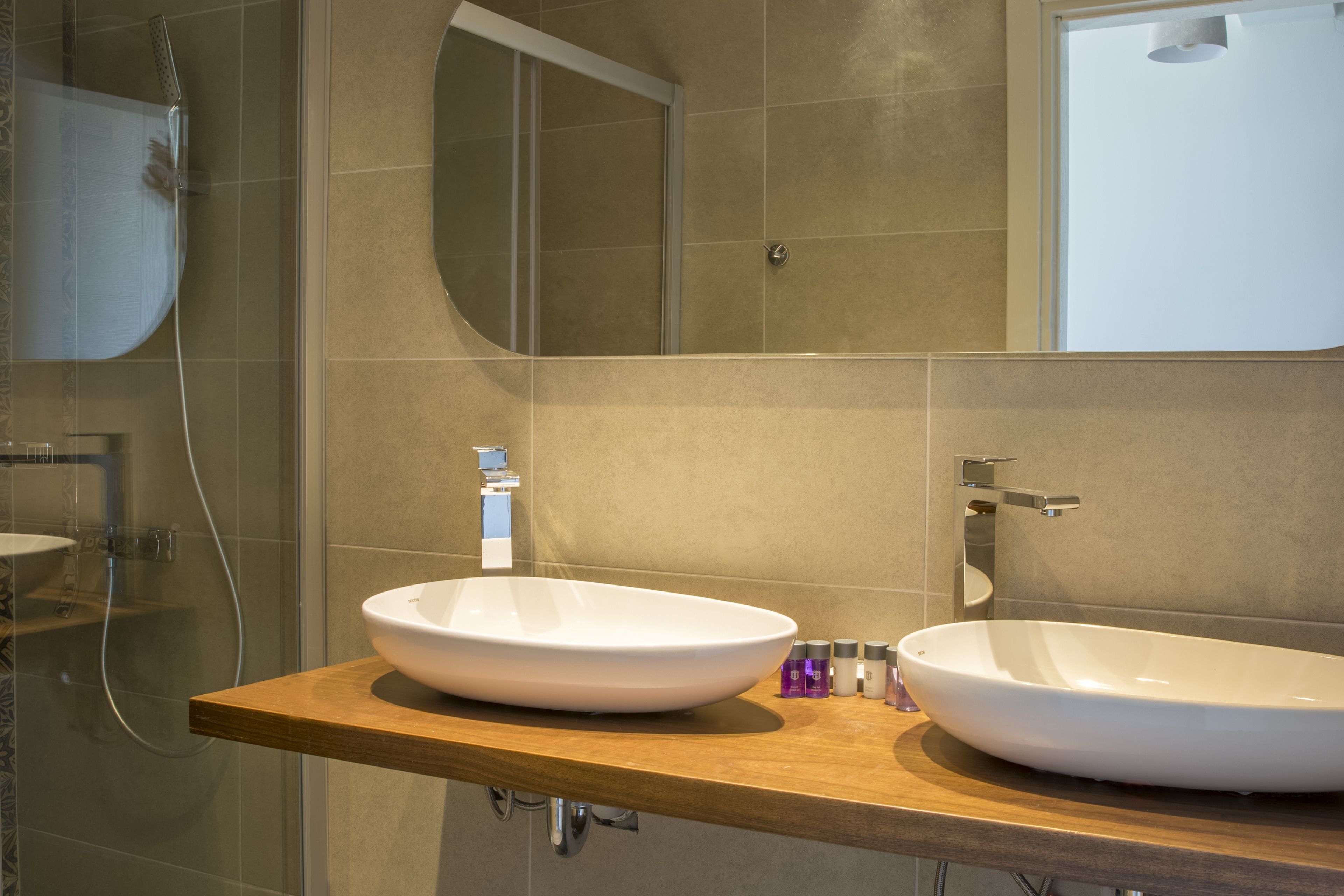 shower, free toiletries, hair dryer, slippers