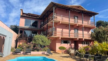 Outdoor pool, pool umbrellas, sun loungers