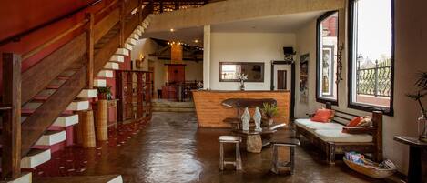 Coin salon dans le hall