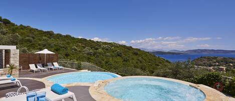 Villa, 4 Bedrooms | Terrace/patio