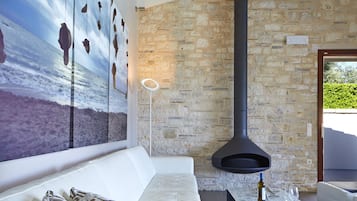 Villa, 4 chambres | Salle de séjour | Télévision à écran plat, lecteur de DVD