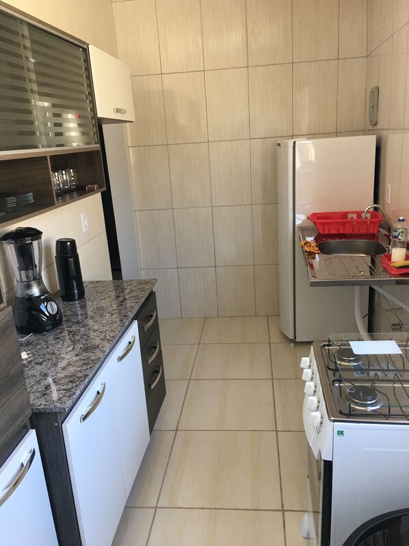 Economy Quadruple Room, 2 Bedrooms (02)  (Terreo) | Private kitchen | Fridge, microwave, oven, stovetop