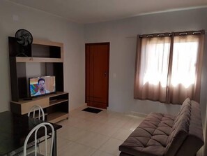 Superior Quadruple Room, 2 Bedrooms (101) (Varanda) | Living room | 39-inch flat-screen TV with digital channels, TV