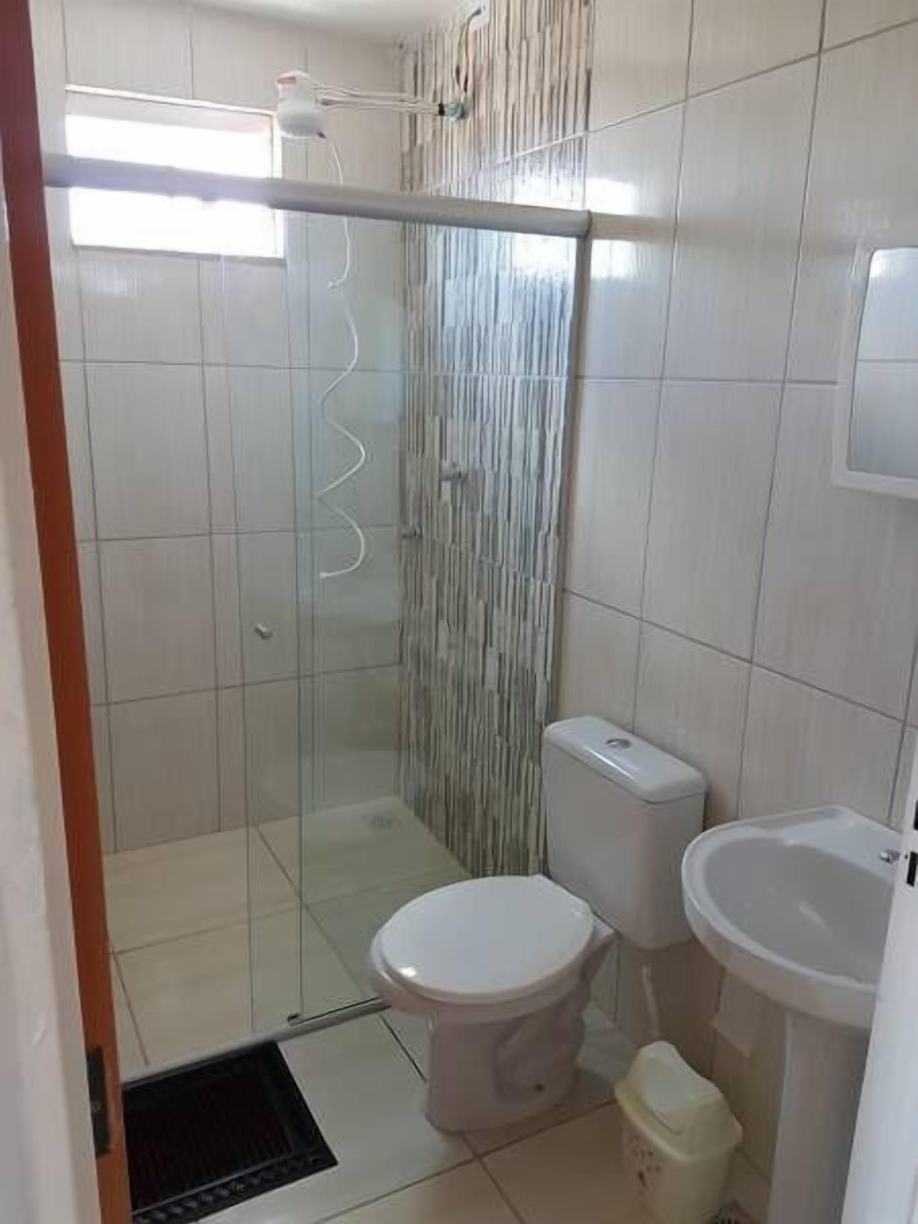 Quarto quádruplo superior, 2 quartos (101) (Varanda) | Banheiro | Chuveiro, chuveiro com efeito de chuva, produtos de toalete grátis 
