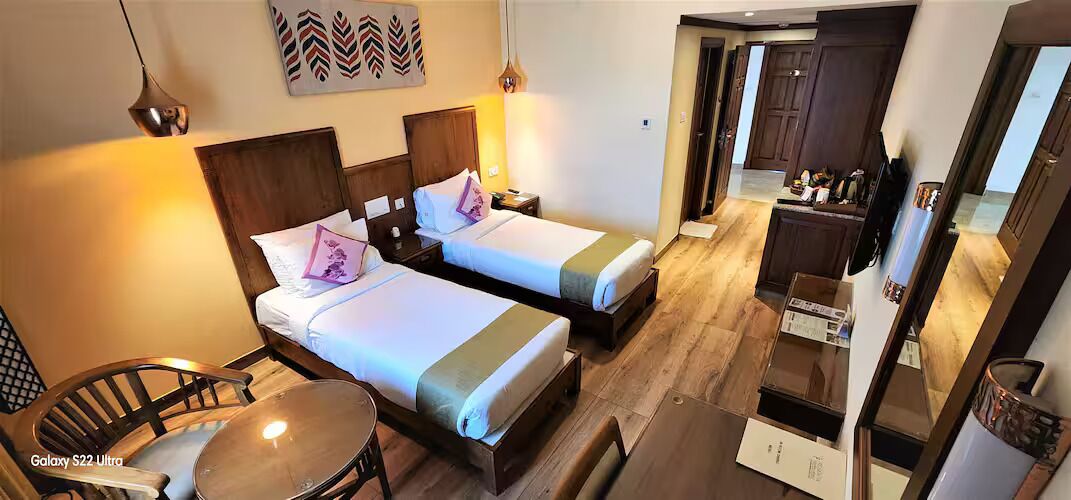 deluxe twin room | minibar, in-room safe, desk, soundproofing