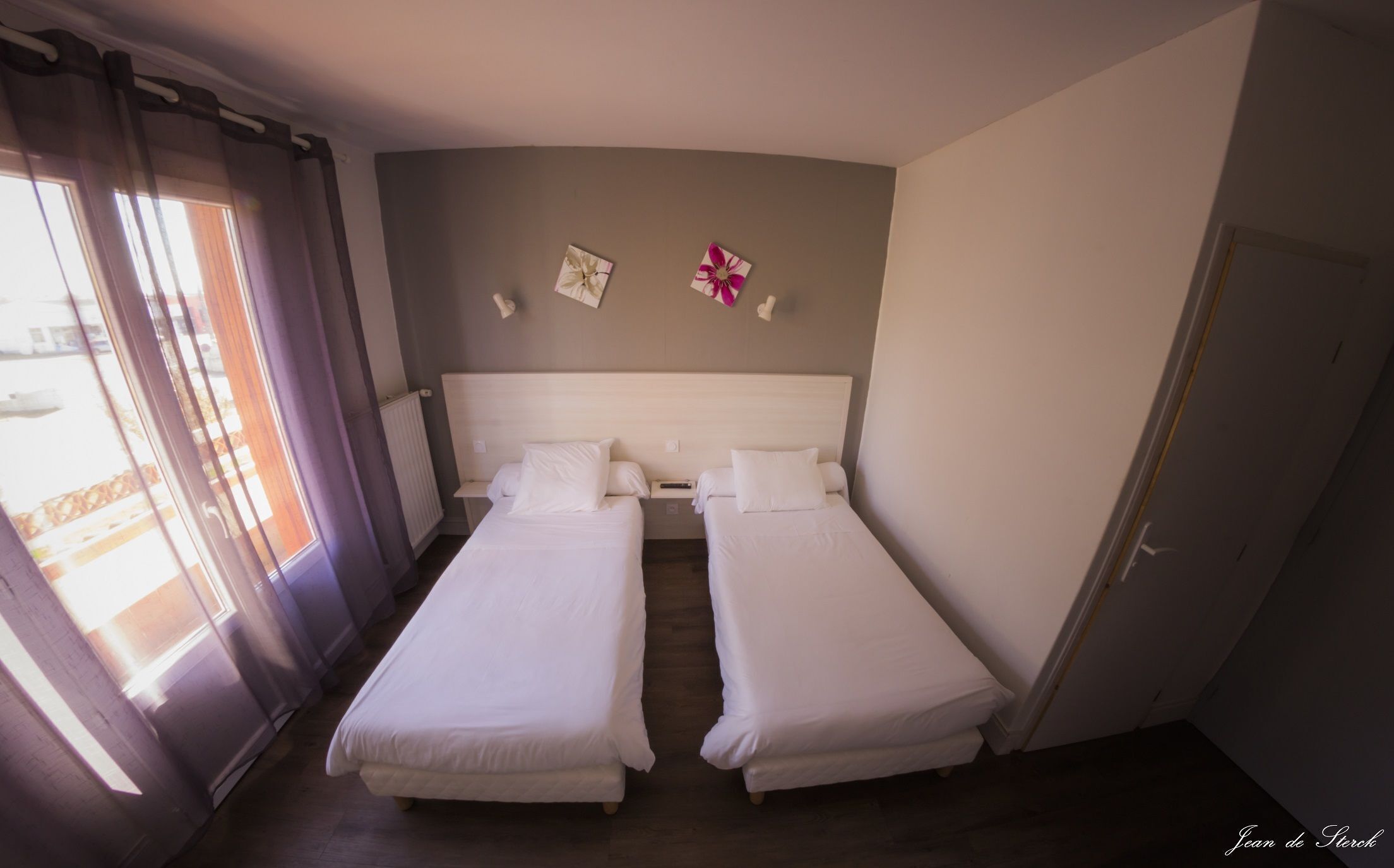 Free cribs/infant beds, rollaway beds, free WiFi